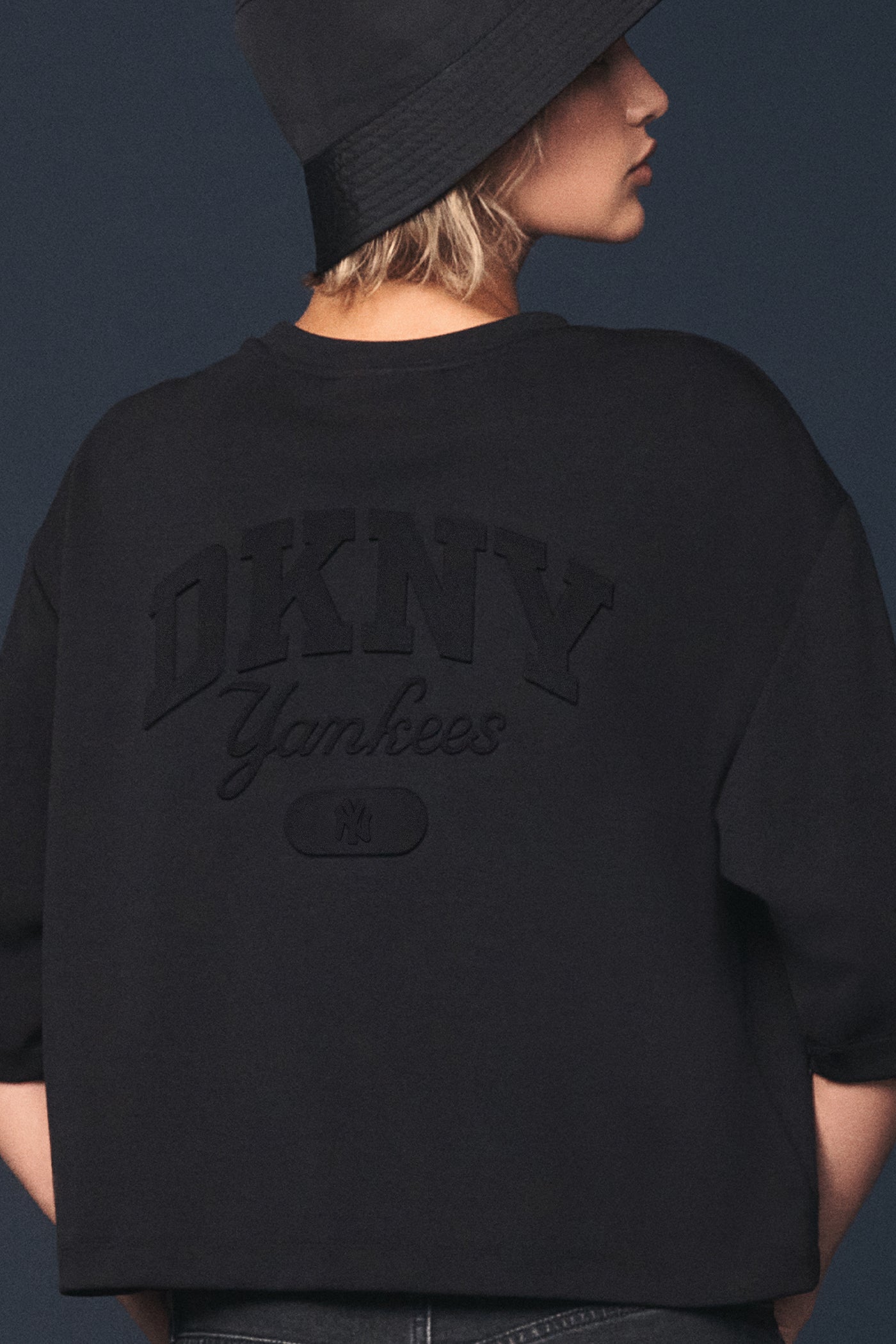DKNY X YANKEES CROPPED TEE VIEW 3