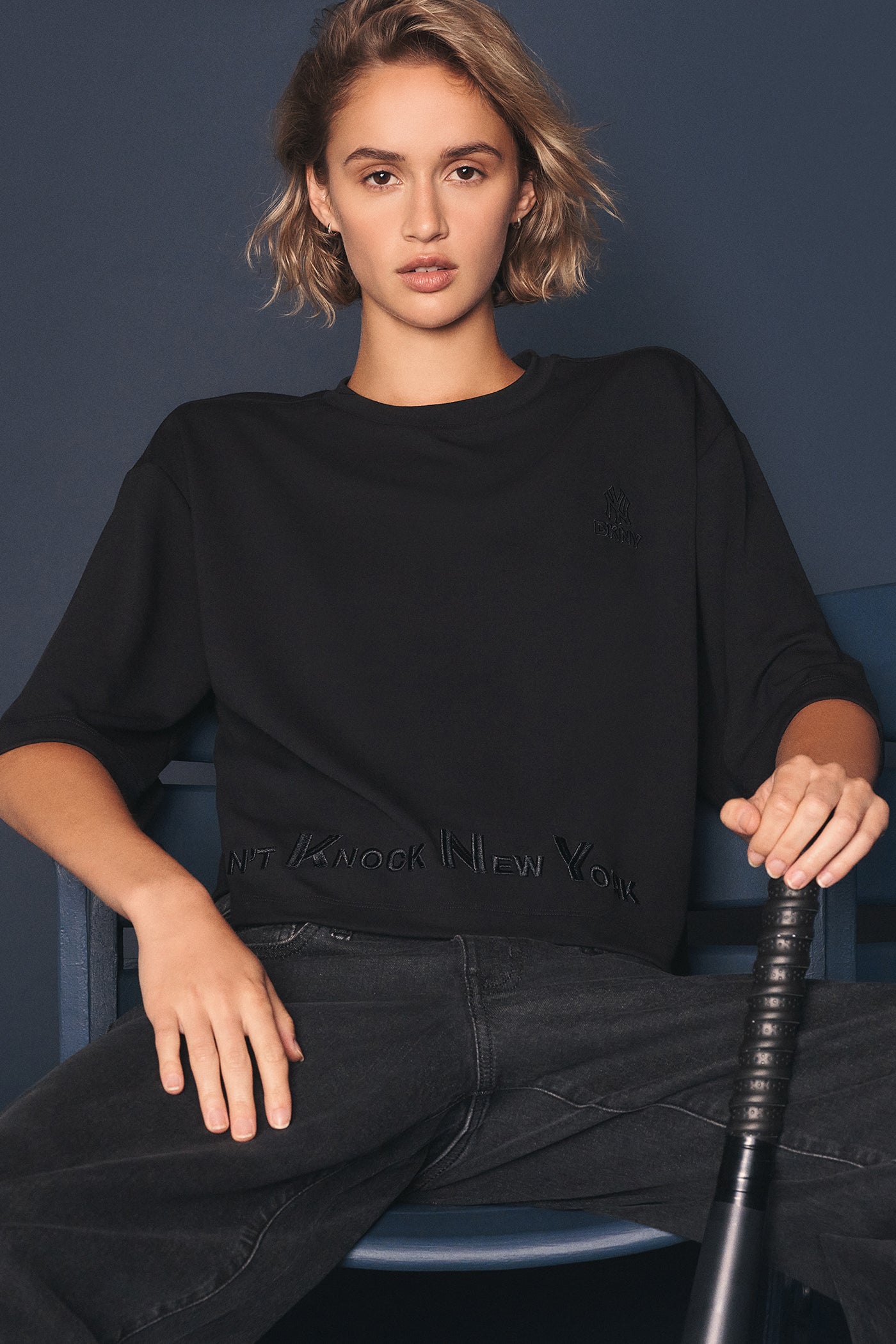 DKNY X YANKEES CROPPED TEE VIEW 2