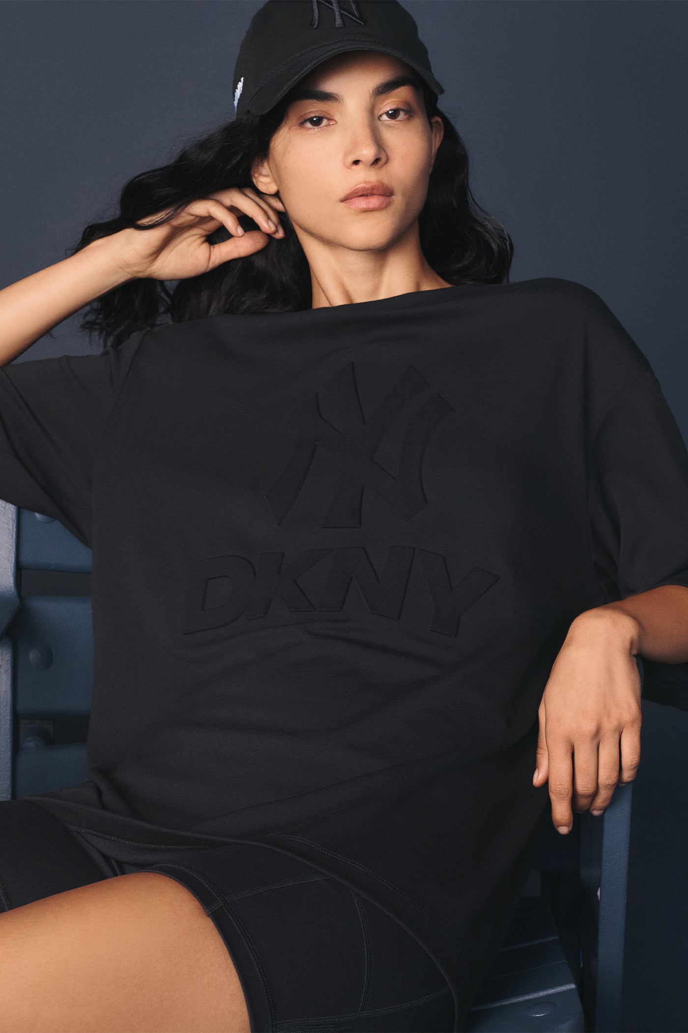 DKNY X YANKEES SHORT-SLEEVE EMBOSSED TEE VIEW 5 | FALL PRE-ORDER