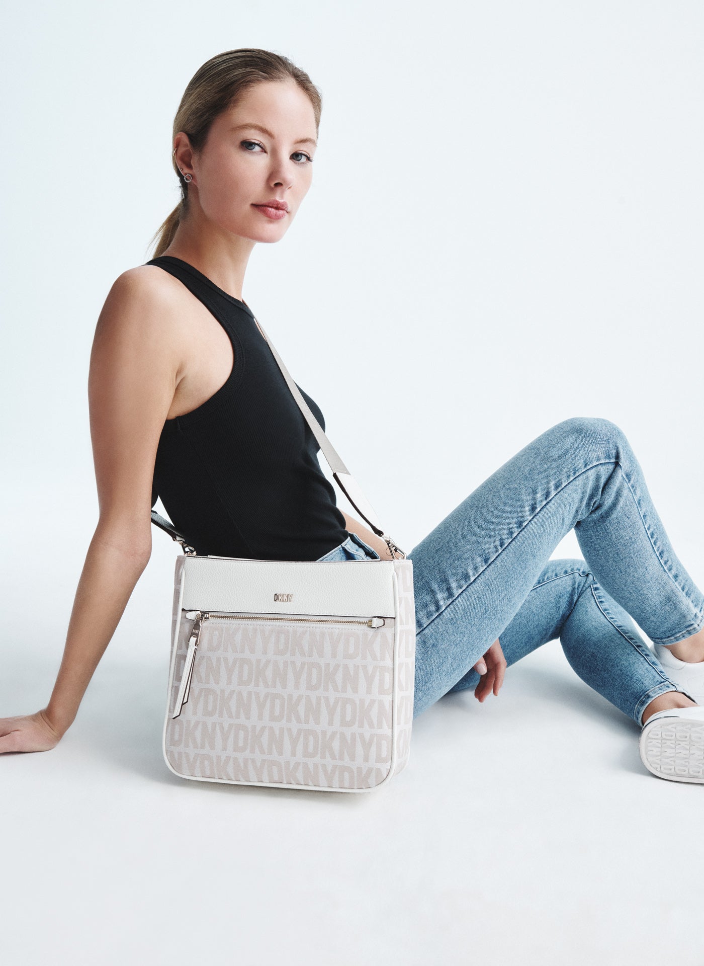 DKNY ZOIE MESSENGER - BeyondStyle